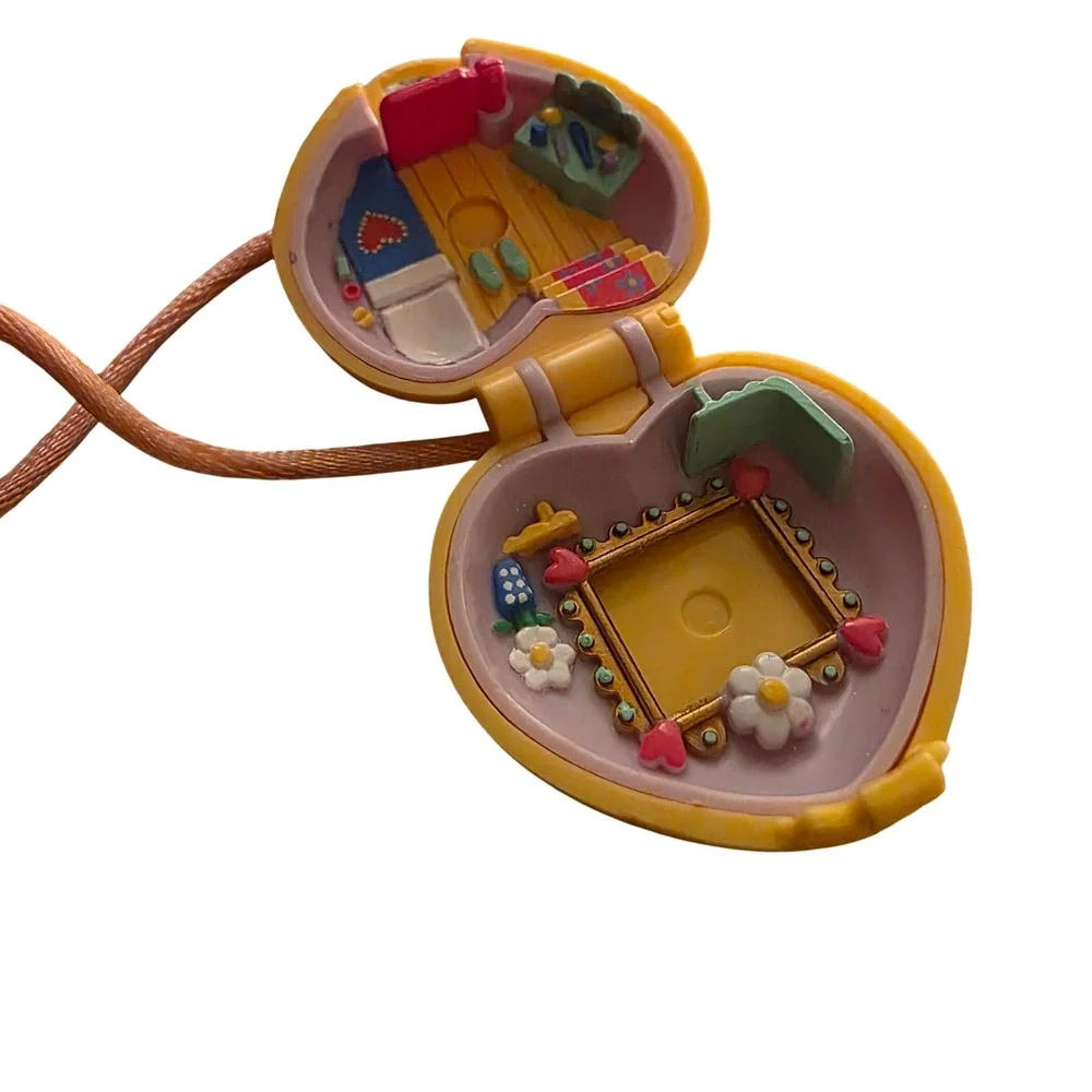 Vintage‎ 1991 Bluebird Polly Pocket Locket Bedroom Heart Necklace Yellow Compact